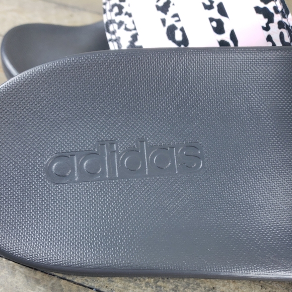 adidas Women's Adilette Comfort Slides Grey Pink Leopard - Picture 8 of 9